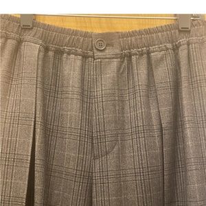 6397 Wool Pleated pull on trousers Small